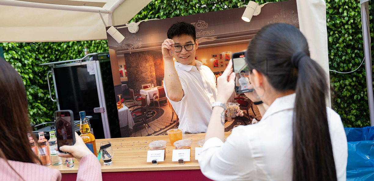 アジア バー ショー