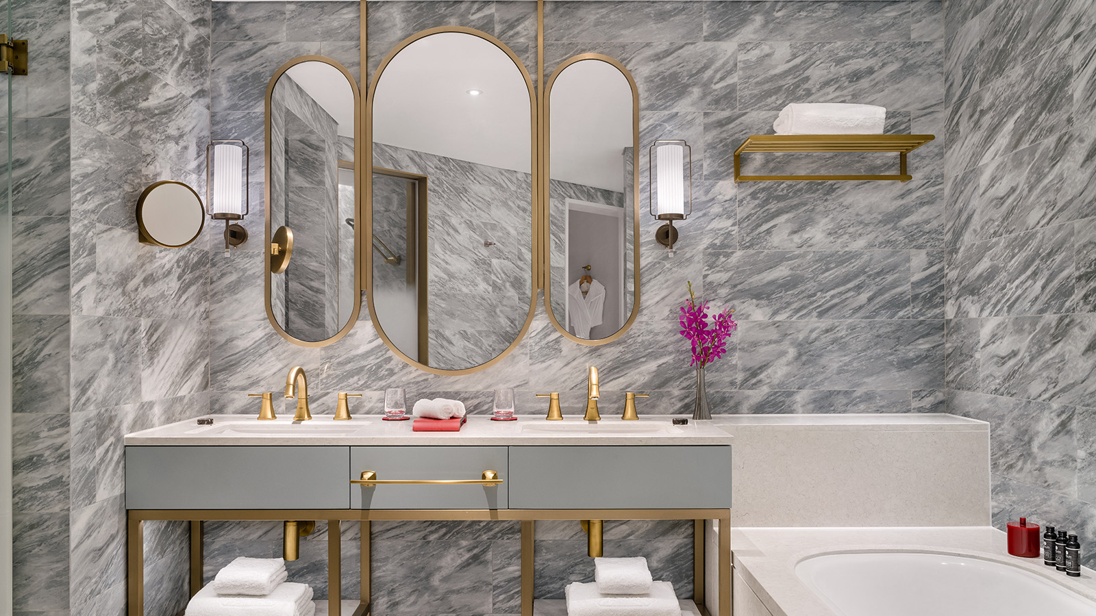 glp-corner-suite-bathroom