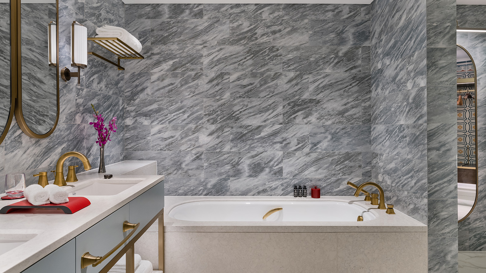 glp-corner-suite-bathroom-detail