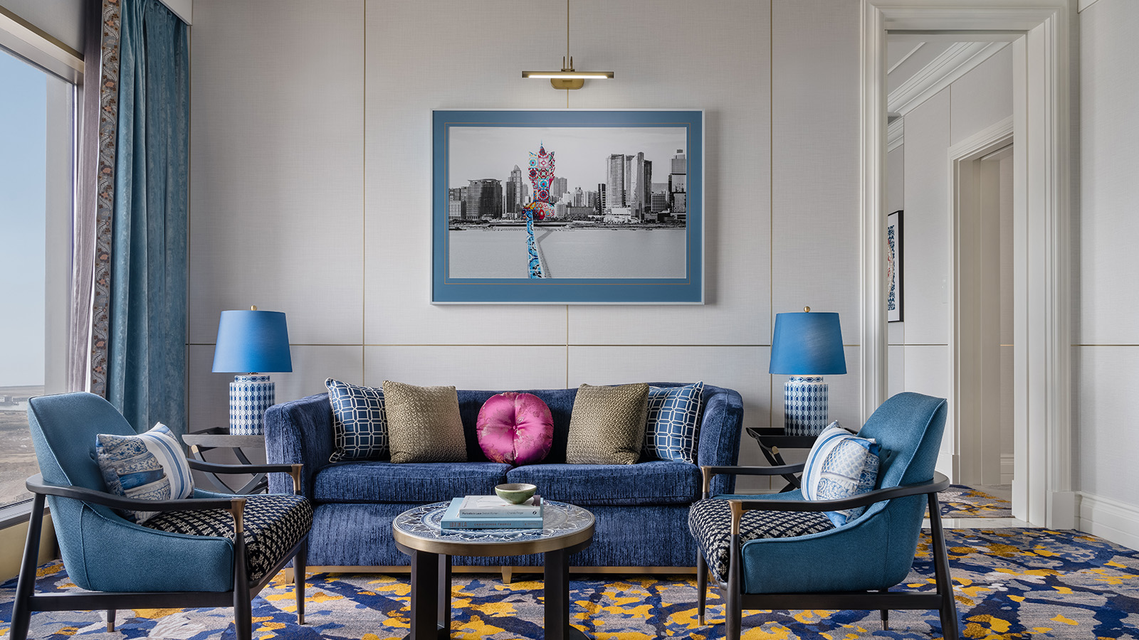 glp-deluxe-suite-living glp-deluxe-suite-living