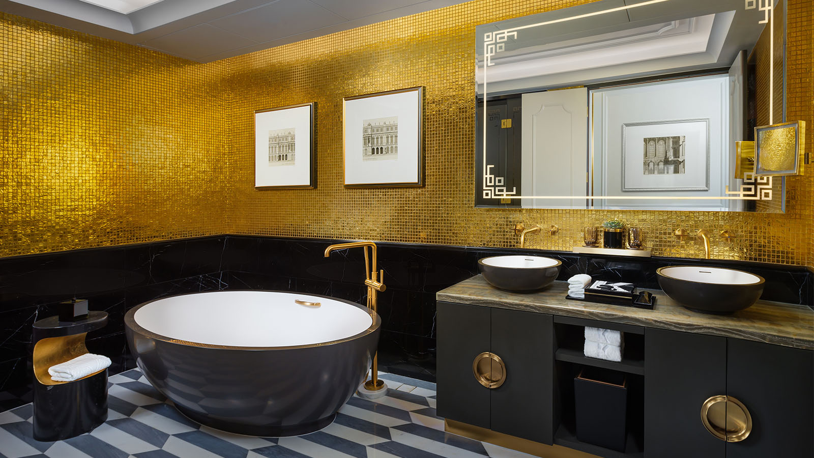 ikonic suite bathroom