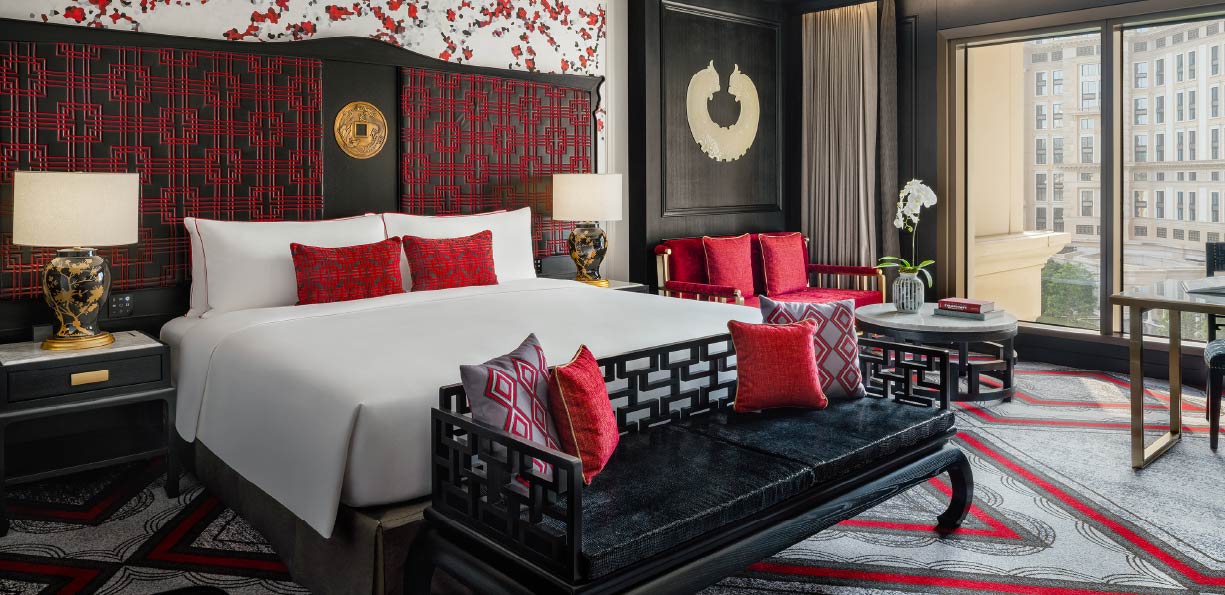 CITY ESCAPE IN STYLE: THE KARL LAGERFELD FLASH DEAL
